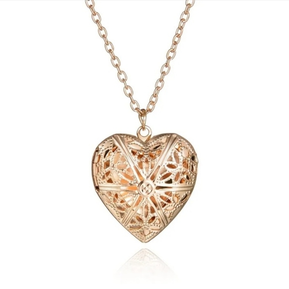Heart locket Necklace - Picture 7 of 8